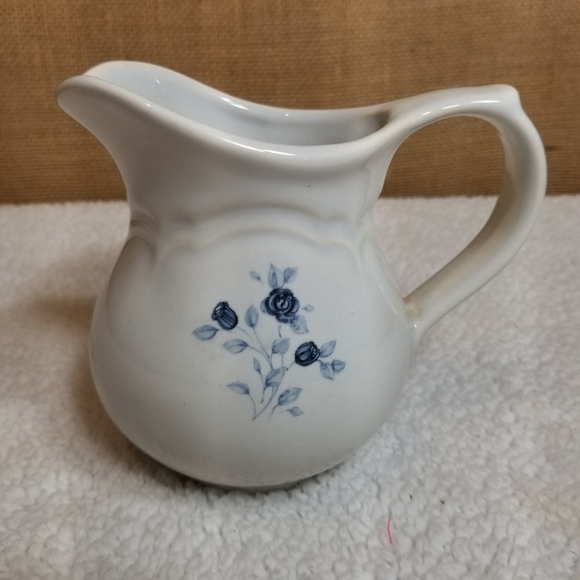Pfaltzgraff Poetry glossy Blue Rose Pattern Creamer - Picture 2 of 4